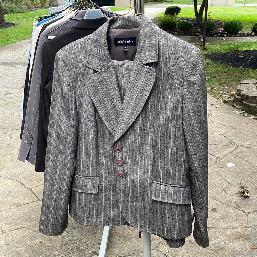 Isabel & Nina suit